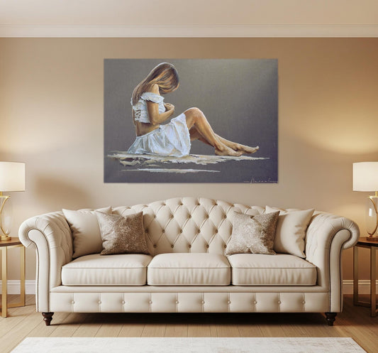 Quadro Personalizzabile Ragazza Seduta su Tela – Pittura Fatta a Mano con Swarovski e Glitter | Arredo Classico e Moderno