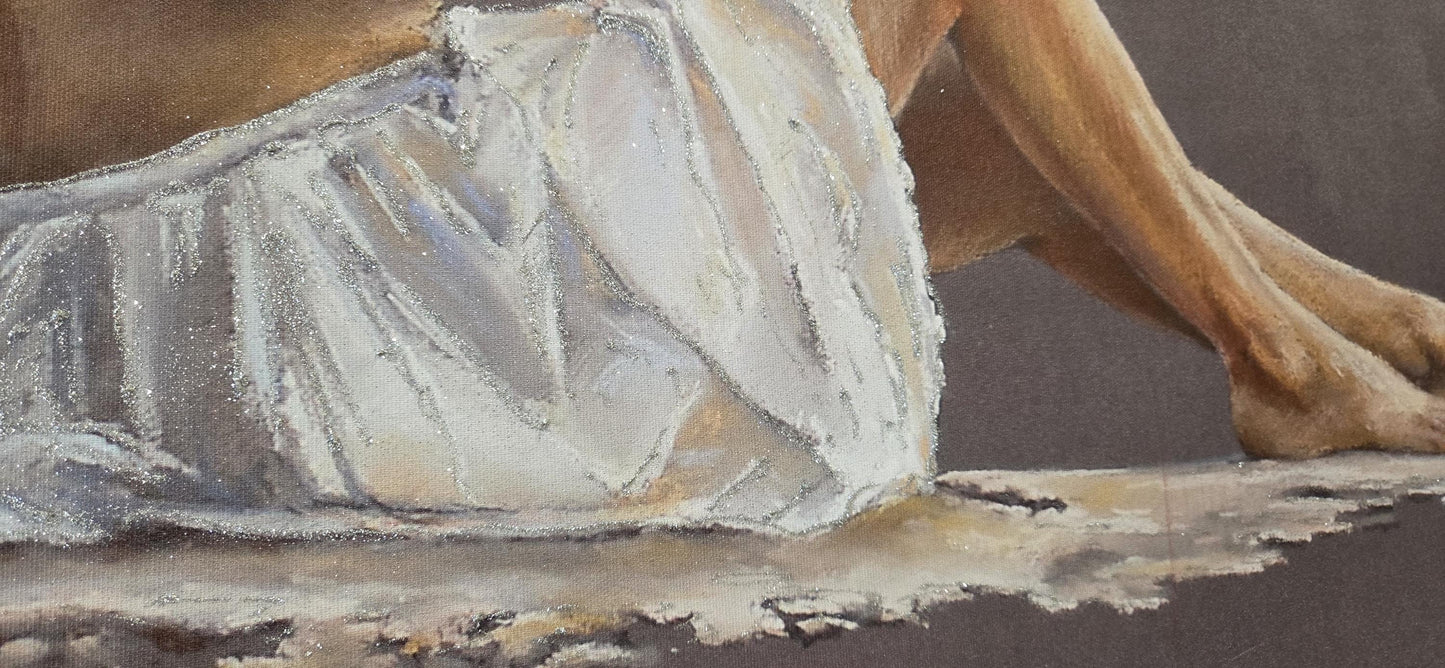 Quadro Personalizzabile Ragazza Seduta su Tela – Pittura Fatta a Mano con Swarovski e Glitter | Arredo Classico e Moderno